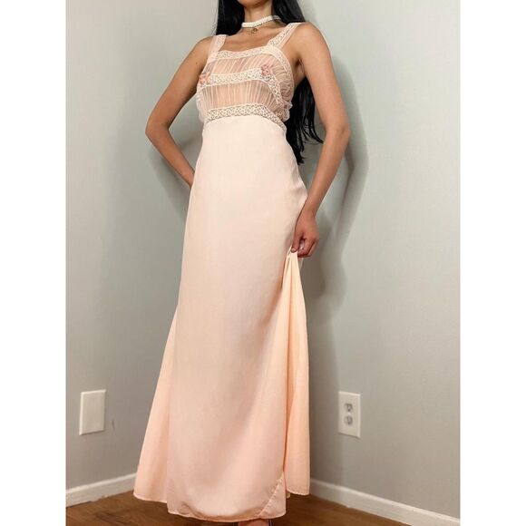 Vintage 1940s Rhythm Lingerie Sheer Nylon Lace Nightgown - Picture 4 of 5